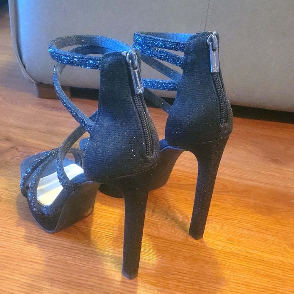 Shoes - Picture 3 of 4